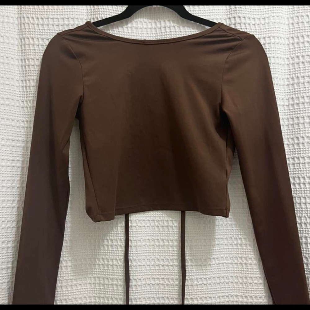 Long sleeve open back shirt